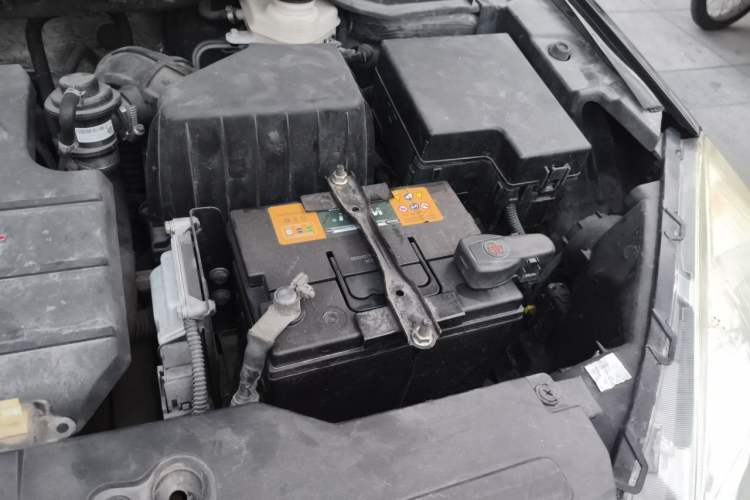 Used Haval H6 2016 Upgraded Model 1.5T Manual Two-Wheel Drive Elite Version Engine Bay Left