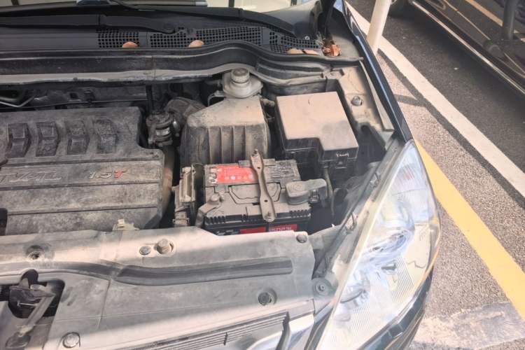 Used Haval H6 2016 Upgraded Model 1.5T Manual Two-Wheel Drive Elite Version Engine Bay Left