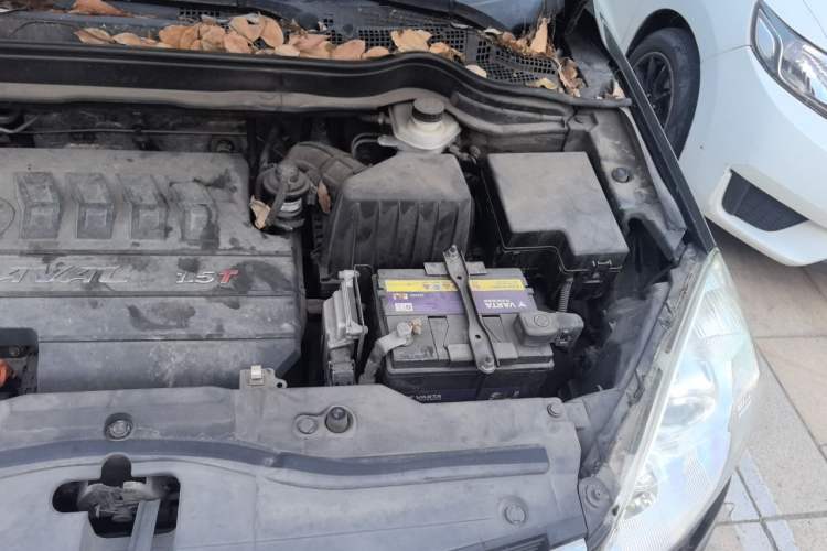 Used Haval H6 2016 Upgraded Model 1.5T Manual Two-Wheel Drive Elite Version Engine Bay Left