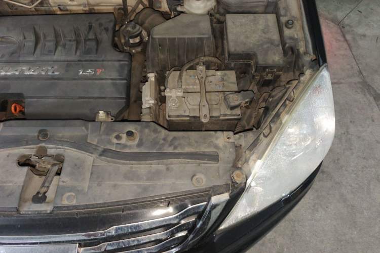 Used Haval H6 2016 Upgraded Model 1.5T Automatic Two-Wheel Drive Elite Version Engine Bay Left