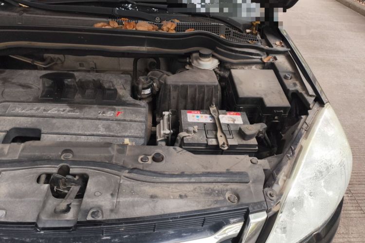 Used Haval H6 2016 Upgraded Model 1.5T Manual Two-Wheel Drive Elite Version Engine Bay Left
