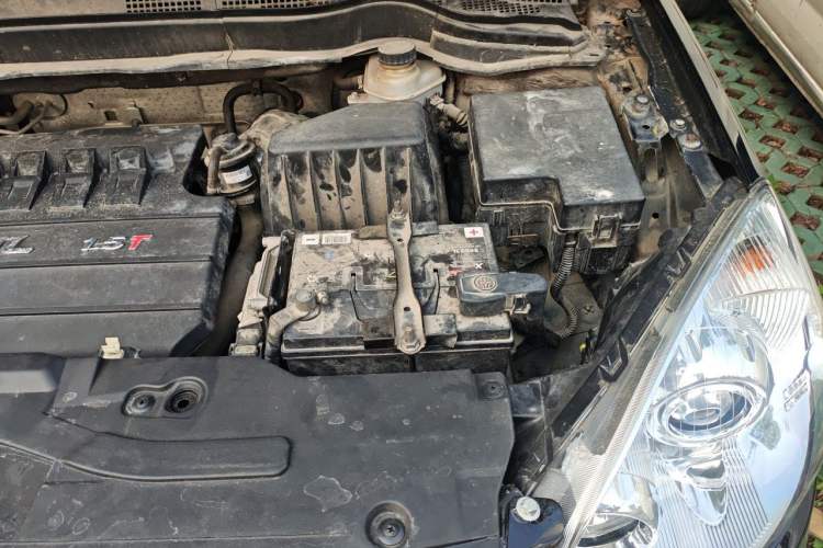 Used Haval H6 2016 Upgraded Model 1.5T Manual Two-Wheel Drive Elite Version Engine Bay Left