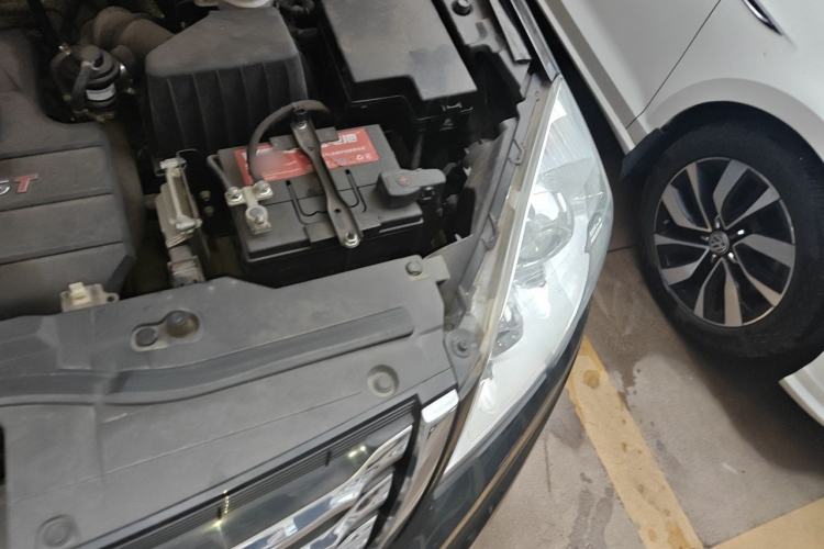 Used Haval H6 2016 Upgraded Model 1.5T Automatic Two-Wheel Drive Elite Version Engine Bay Left