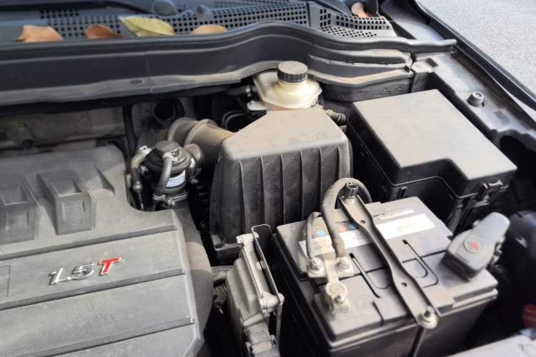 Used Haval H6 2016 Upgraded Model 1.5T Automatic Two-Wheel Drive Elite Version Engine Bay Left