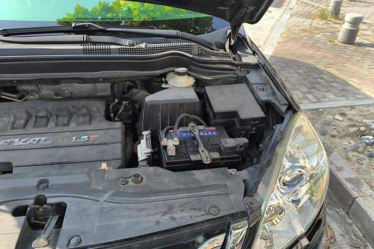 Used Haval H6 2016 Upgraded Model 1.5T Automatic Two-Wheel Drive Elite Version Engine Bay Left