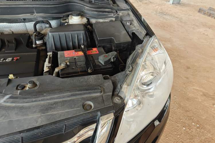 Used Haval H6 2016 Upgraded Model 1.5T Manual Two-Wheel Drive Urban Version Engine Bay Left