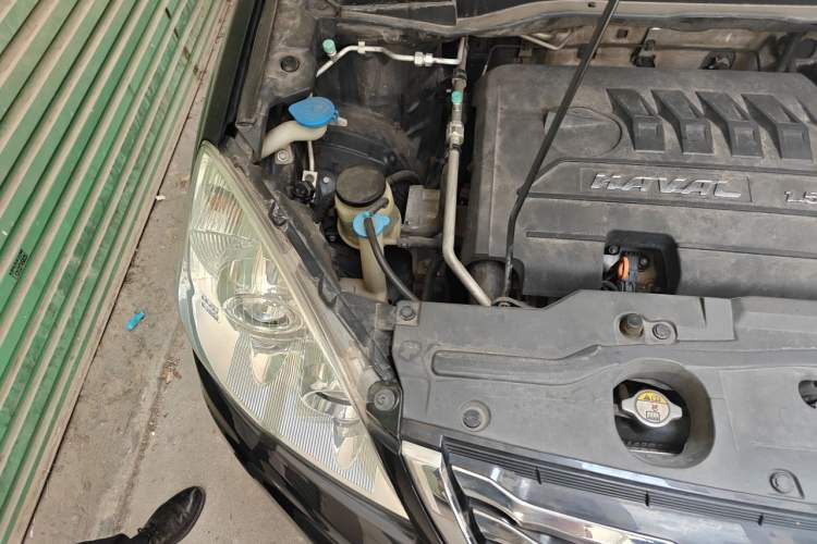 Used Haval H6 2016 Upgraded Model 1.5T Automatic Two-Wheel Drive Elite Version Engine Bay Right