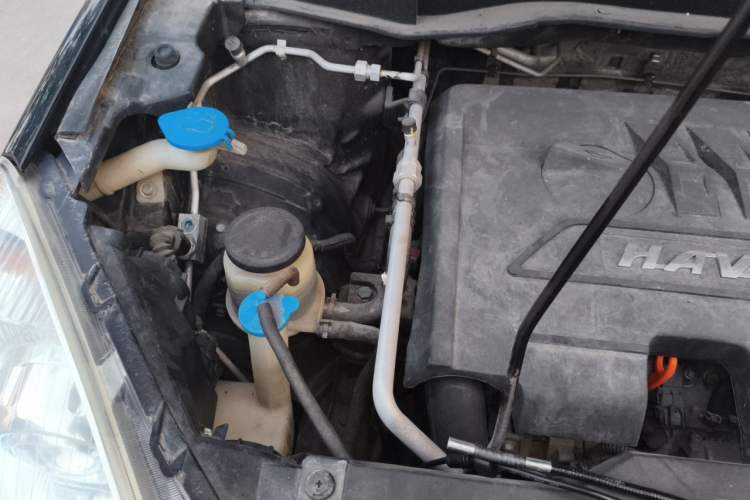 Used Haval H6 2016 Upgraded Model 1.5T Manual Two-Wheel Drive Elite Version Engine Bay Right