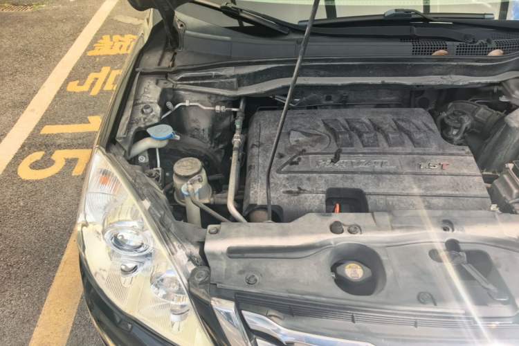 Used Haval H6 2016 Upgraded Model 1.5T Manual Two-Wheel Drive Elite Version Engine Bay Right