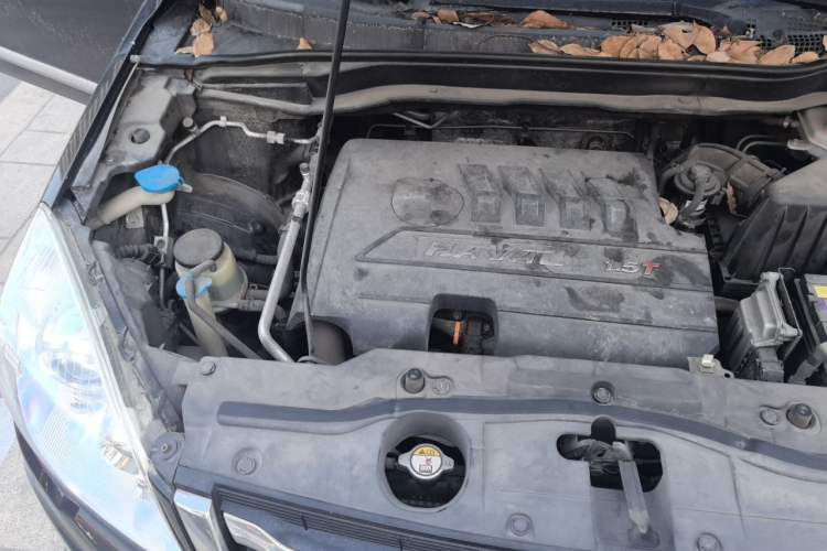 Used Haval H6 2016 Upgraded Model 1.5T Manual Two-Wheel Drive Elite Version Engine Bay Right