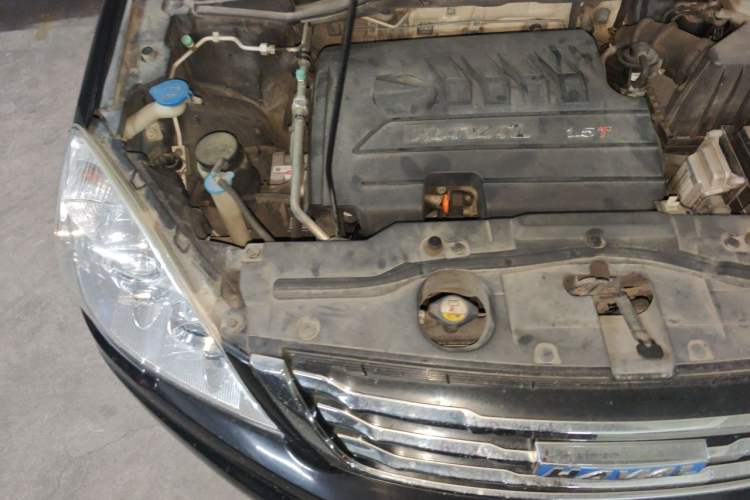 Used Haval H6 2016 Upgraded Model 1.5T Automatic Two-Wheel Drive Elite Version Engine Bay Right