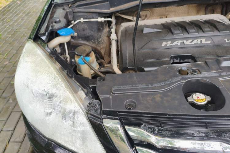Used Haval H6 2016 Upgraded Model 1.5T Manual Two-Wheel Drive Elite Version Engine Bay Right
