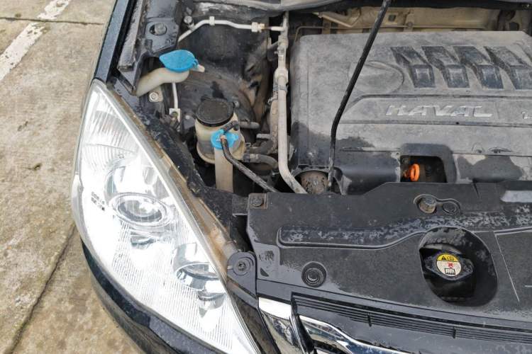 Used Haval H6 2016 Upgraded Model 1.5T Manual Two-Wheel Drive Elite Version Engine Bay Right