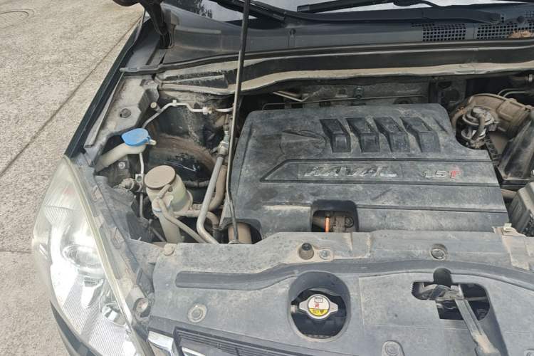 Used Haval H6 2016 Upgraded Model 1.5T Manual Two-Wheel Drive Elite Version Engine Bay Right