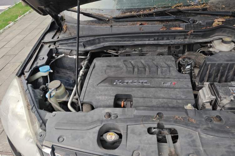 Used Haval H6 2016 Upgraded Model 1.5T Manual Two-Wheel Drive Elite Version Engine Bay Right