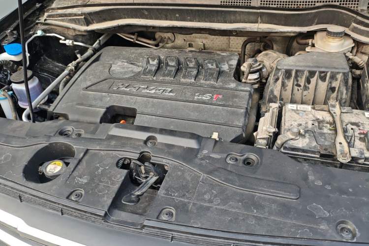 Used Haval H6 2016 Upgraded Model 1.5T Manual Two-Wheel Drive Elite Version Engine Bay Right