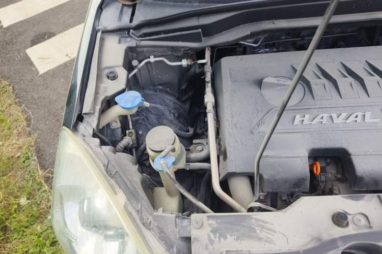 Used Haval H6 2016 Upgraded Model 1.5T Manual Two-Wheel Drive Elite Version Engine Bay Right