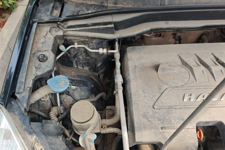Used Haval H6 2016 Upgraded Model 1.5T Manual 4x4 Elite Version Engine Bay Right