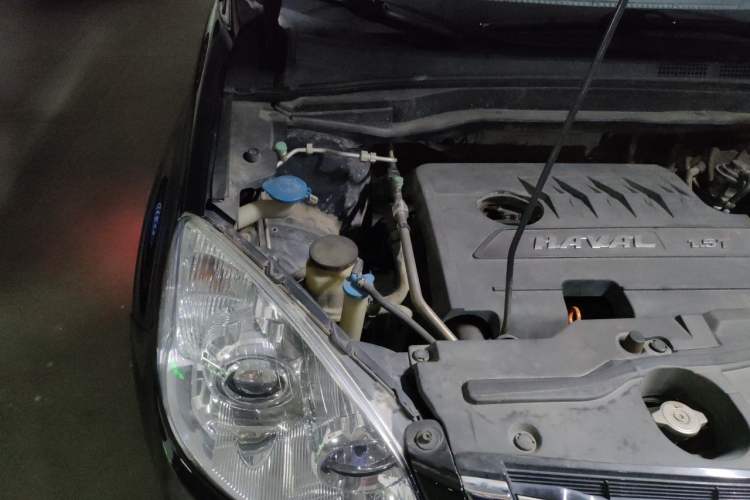 Used Haval H6 2016 Upgraded Model 1.5T Automatic Two-Wheel Drive Elite Version Engine Bay Right