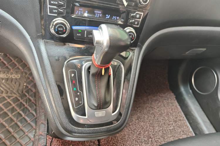 Used Haval H6 2016 Upgraded Model 1.5T Automatic Two-Wheel Drive Elite Version Gear Lever