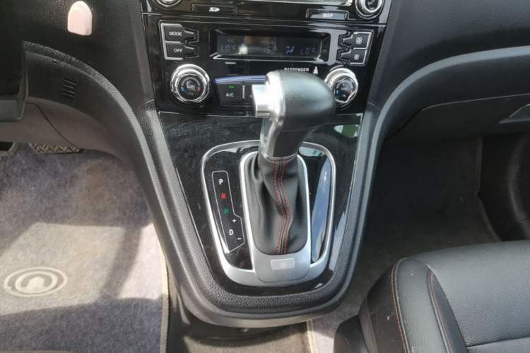 Used Haval H6 2016 Upgraded Model 1.5T Automatic Two-Wheel Drive Elite Version Gear Lever