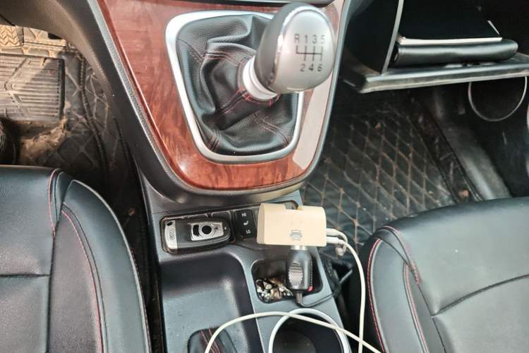 Used Haval H6 2016 Upgraded Model 1.5T Manual Two-Wheel Drive Prestige Version Gear Lever