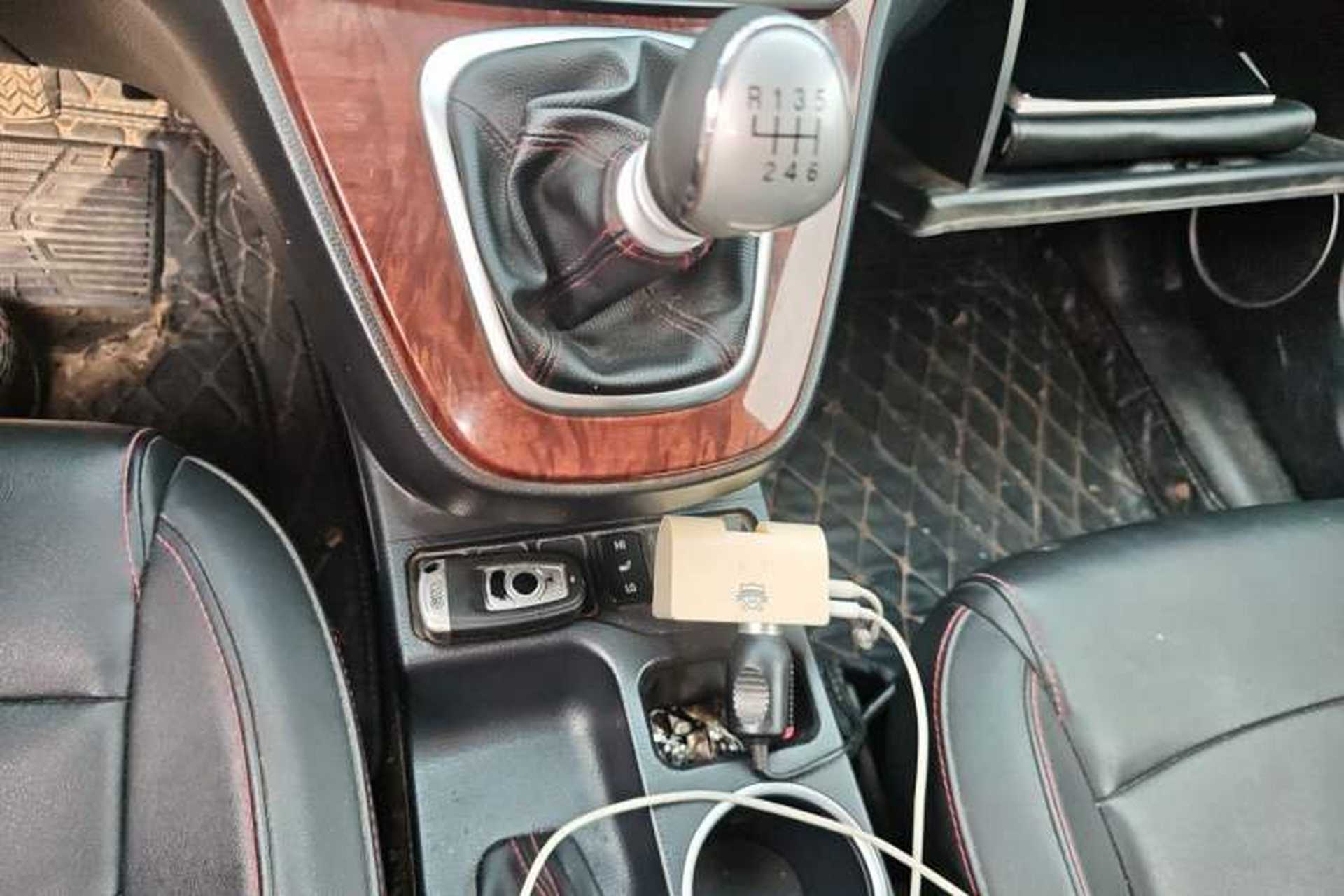 Used Haval H6 2016 Upgraded Model 1.5T Manual Two-Wheel Drive Prestige Version Gear Lever