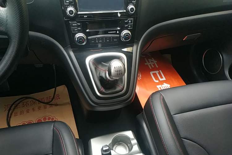 Used Haval H6 2016 Upgraded Model 1.5T Manual Two-Wheel Drive Elite Version Gear Lever