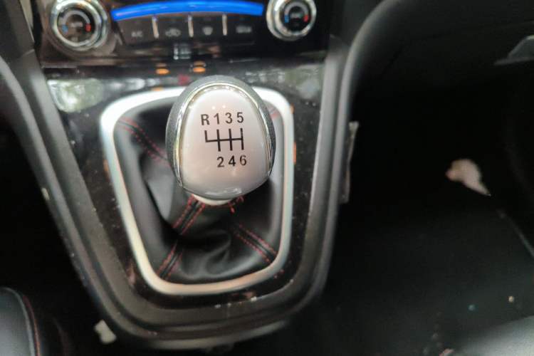 Used Haval H6 2016 Upgraded Model 1.5T Manual Two-Wheel Drive Elite Version Gear Lever