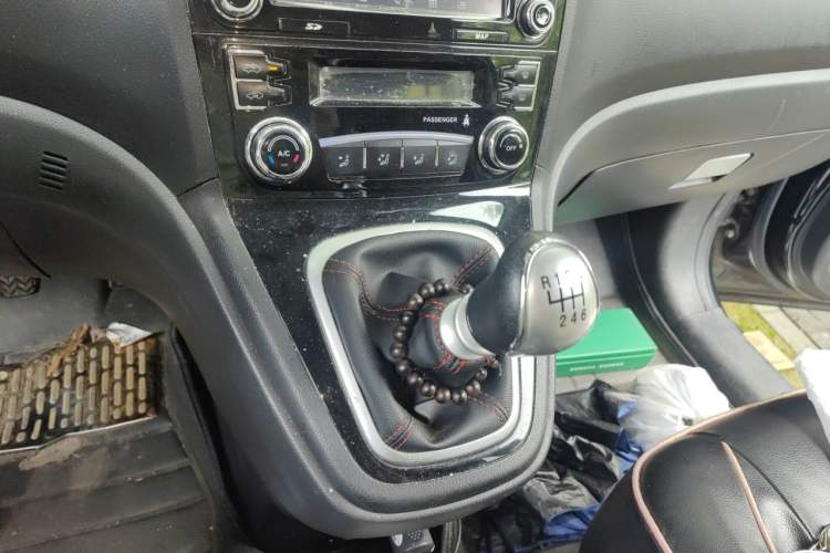 Used Haval H6 2016 Upgraded Model 1.5T Manual Two-Wheel Drive Urban Version Gear Lever