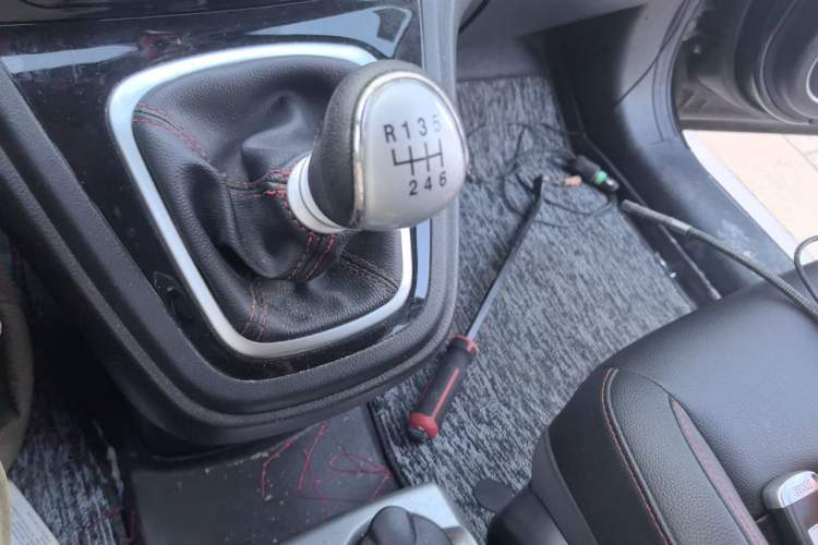 Used Haval H6 2016 Upgraded Model 1.5T Manual Two-Wheel Drive Elite Version Gear Lever