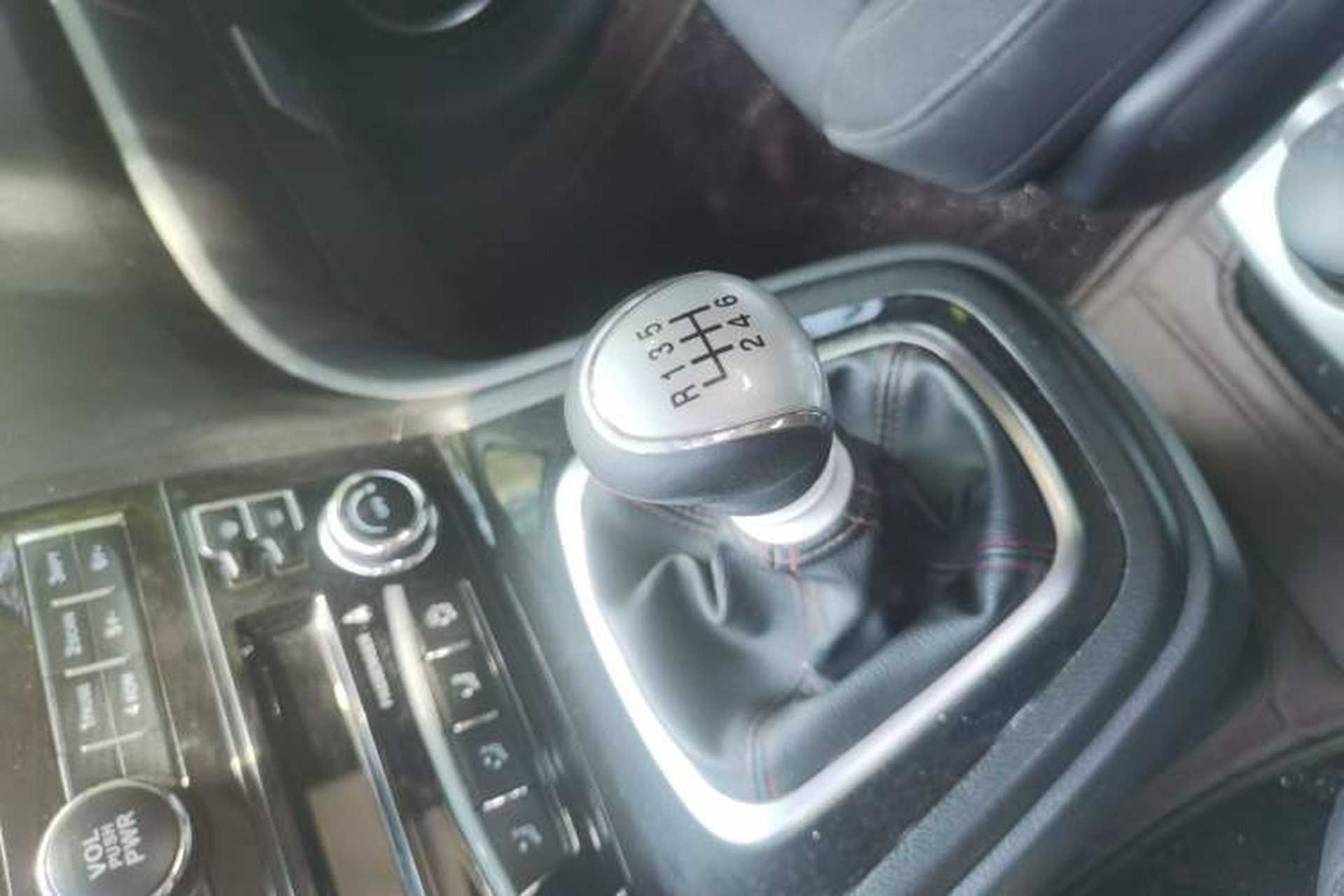 Used Haval H6 2016 Upgraded Model 1.5T Manual Two-Wheel Drive Value Edition Gear Lever