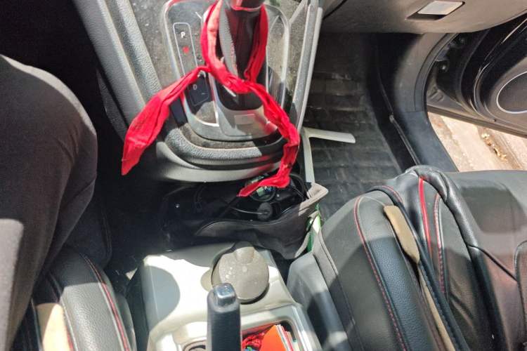 Used Haval H6 2016 Upgraded Model 1.5T Automatic Two-Wheel Drive Elite Version Gear Lever