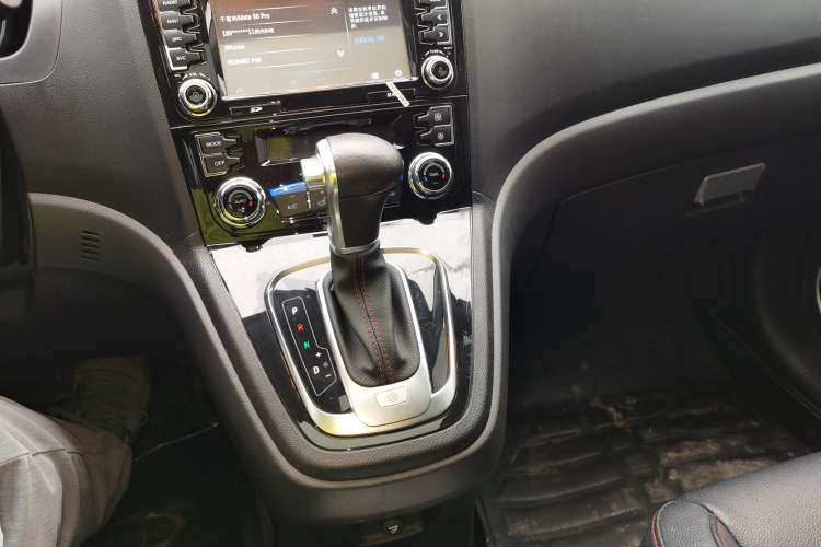 Used Haval H6 2016 Upgraded Model 1.5T Automatic Two-Wheel Drive Elite Version Gear Lever