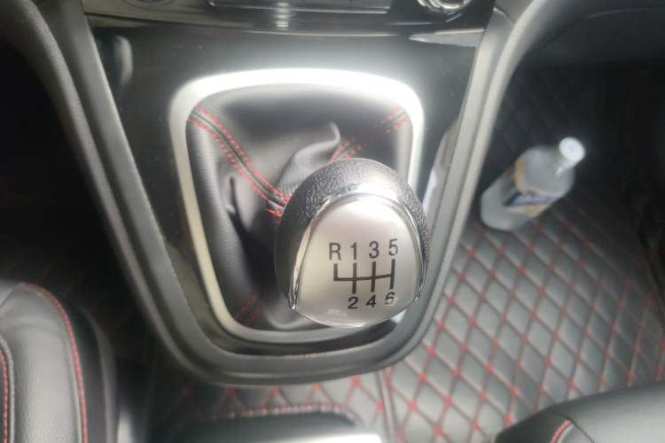 Used Haval H6 2016 Upgraded Model 1.5T Manual Two-Wheel Drive Elite Version Gear Lever