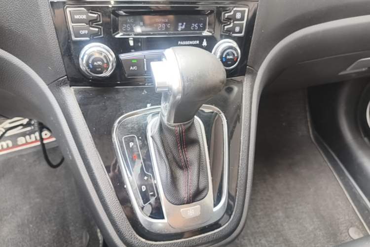 Used Haval H6 2016 Upgraded Model 1.5T Automatic Two-Wheel Drive Elite Version Gear Lever