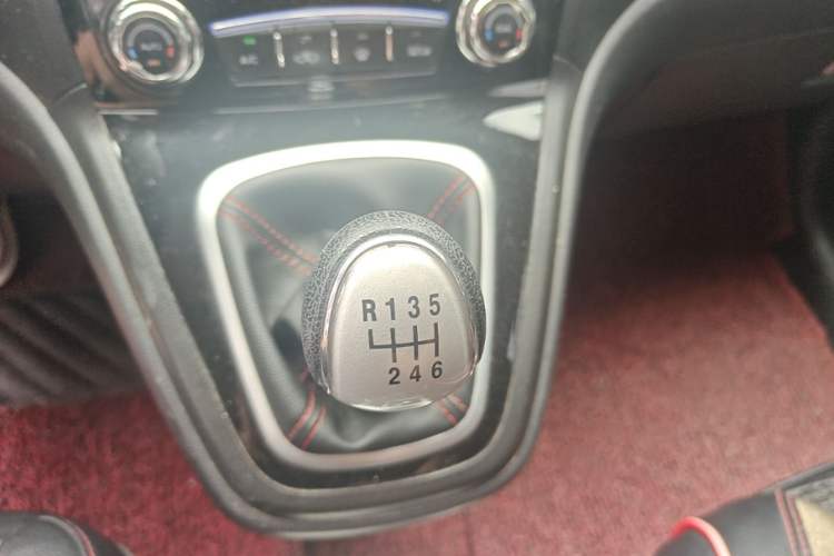Used Haval H6 2016 Upgraded Model 1.5T Manual Two-Wheel Drive Elite Version Gear Lever
