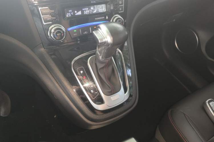 Used Haval H6 2016 Upgraded Model 1.5T Automatic Two-Wheel Drive Elite Version Gear Lever