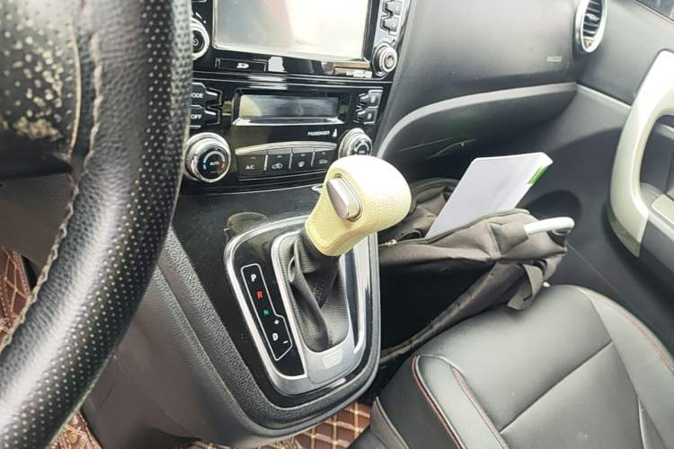 Used Haval H6 2016 Upgraded Model 1.5T Automatic Two-Wheel Drive Elite Version Gear Lever