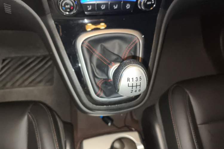 Used Haval H6 2016 Upgraded Model 1.5T Manual Two-Wheel Drive Urban Version Gear Lever