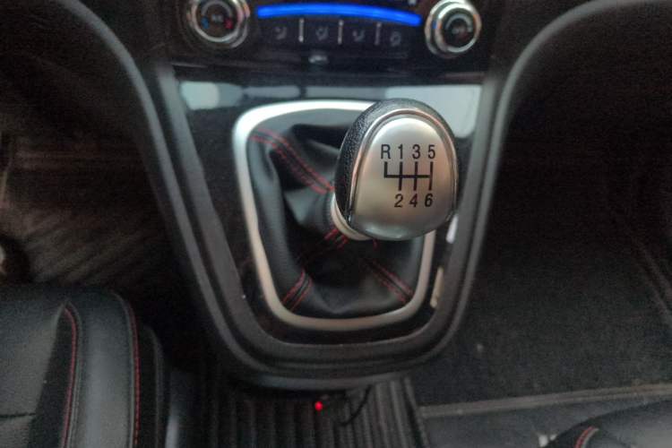 Used Haval H6 2016 Upgraded Model 1.5T Manual Two-Wheel Drive Urban Version Gear Lever