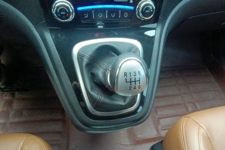 Used Haval H6 2016 Upgraded Model 1.5T Manual Two-Wheel Drive Value Edition Gear Lever