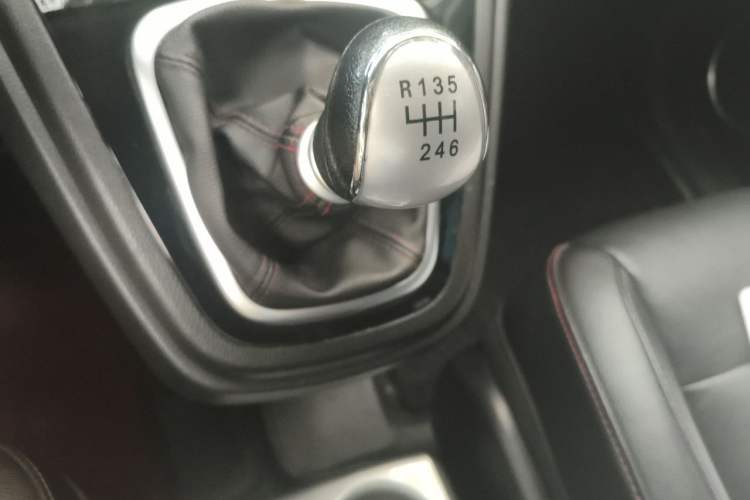 Used Haval H6 2016 Upgraded Model 1.5T Manual Two-Wheel Drive Urban Version Gear Lever