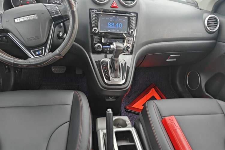 Used Haval H6 2016 Upgraded Model 1.5T Automatic Two-Wheel Drive Elite Version Gear Lever