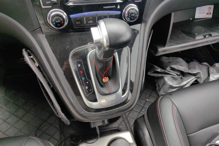 Used Haval H6 2016 Upgraded Model 1.5T Automatic Two-Wheel Drive Elite Version Gear Lever