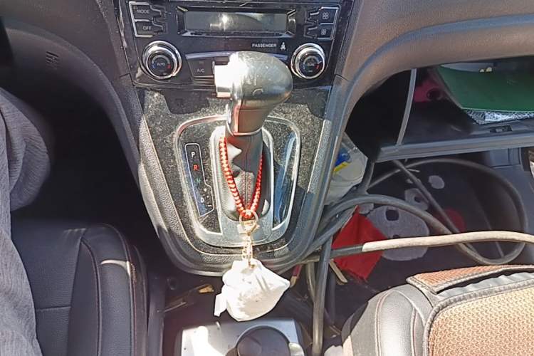 Used Haval H6 2016 Upgraded Model 1.5T Automatic Two-Wheel Drive Elite Version Gear Lever