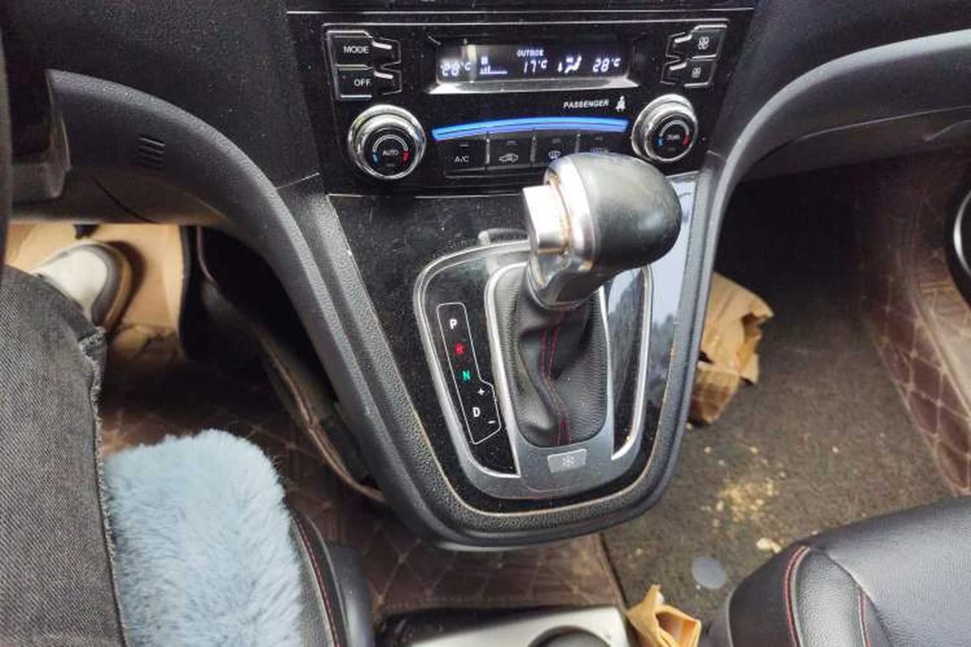 Used Haval H6 2016 Upgraded Model 1.5T Automatic Two-Wheel Drive Elite Version Gear Lever