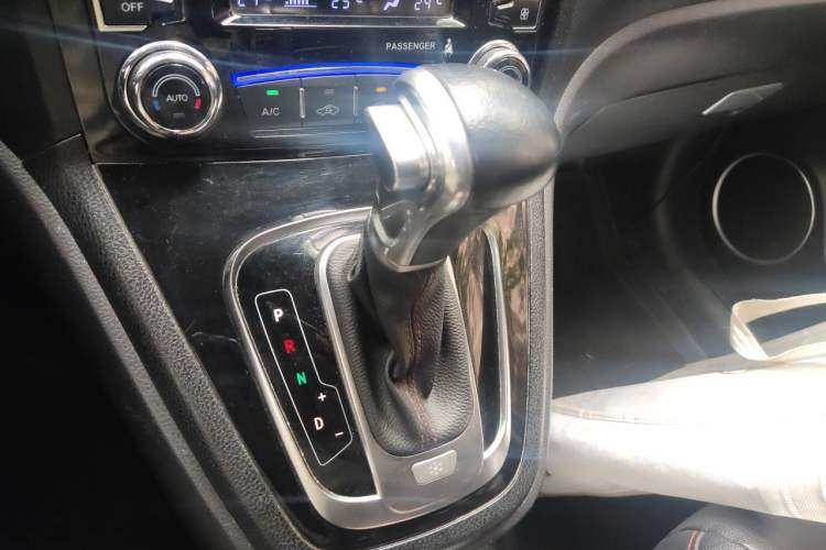 Used Haval H6 2016 Upgraded Model 1.5T Automatic Two-Wheel Drive Elite Version Gear Lever