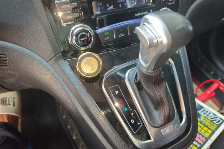 Used Haval H6 2016 Upgraded Model 1.5T Automatic Two-Wheel Drive Elite Version Gear Lever