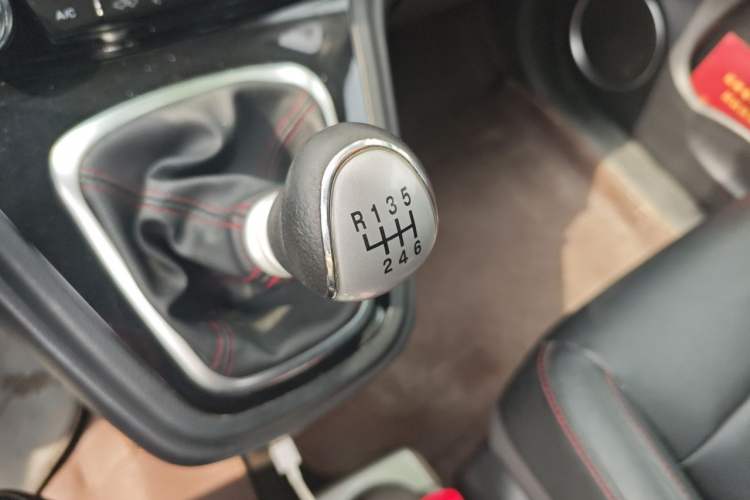 Used Haval H6 2016 Upgraded Model 1.5T Manual 4x4 Elite Version Gear Lever
